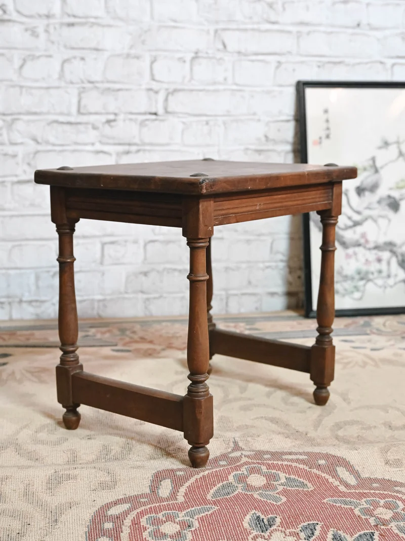 Francine, la table d'appoint en bois rustique N°1522