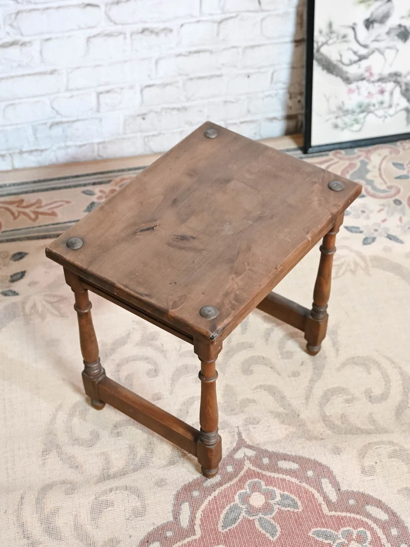 Francine, la table d'appoint en bois rustique N°1522