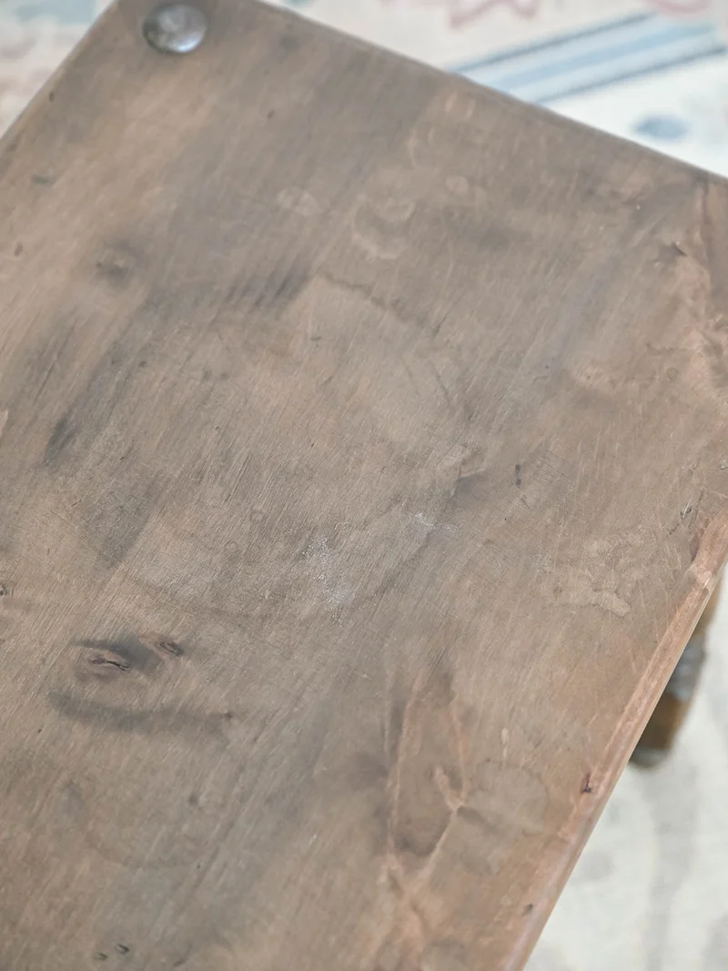 Francine, la table d'appoint en bois rustique N°1522