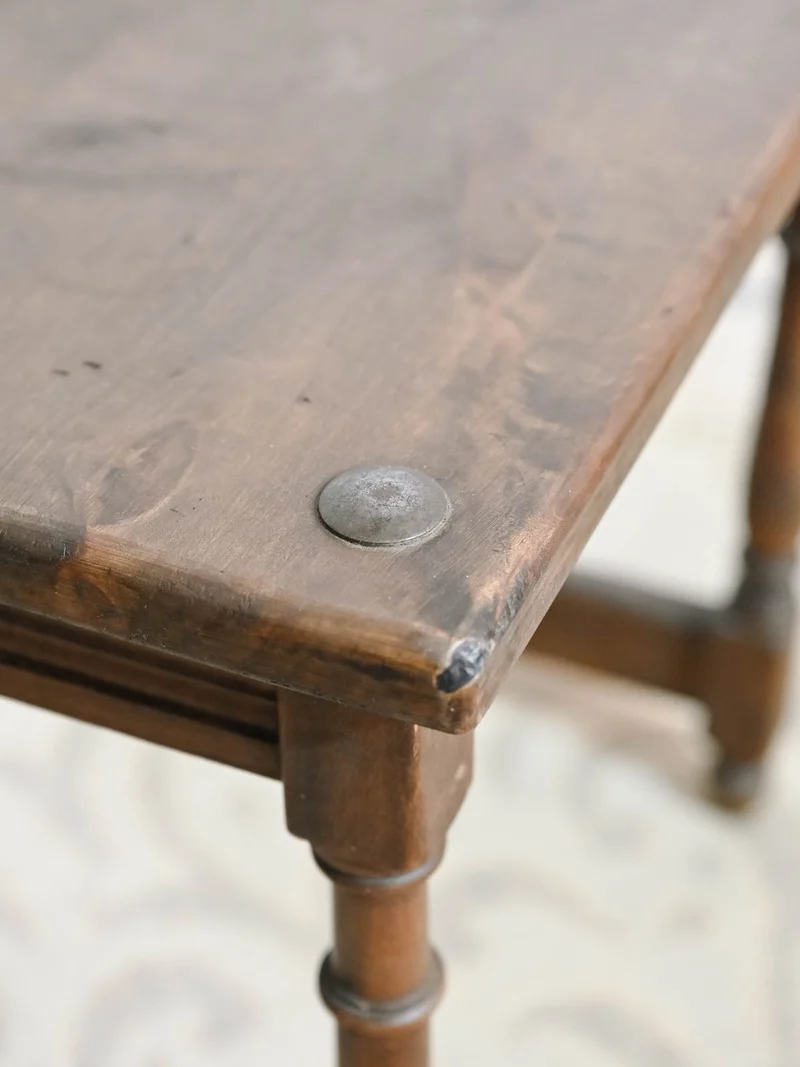 Francine, la table d'appoint en bois rustique N°1522