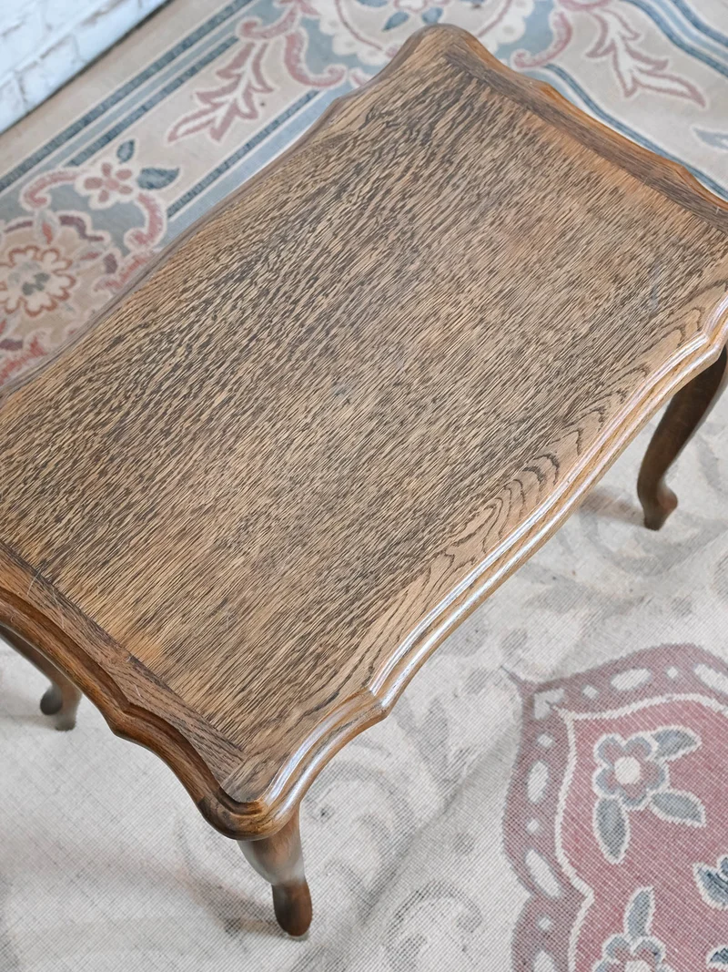 Francine, l'élégante table d'appoint en bois N°1521