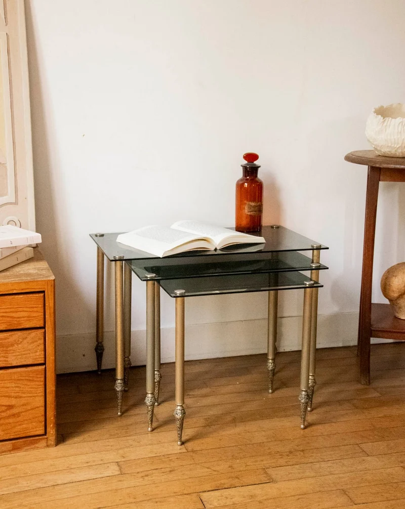 Barbara, la table gigogne en verre fumé N°194