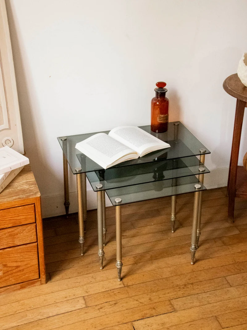 Barbara, la table gigogne en verre fumé N°194
