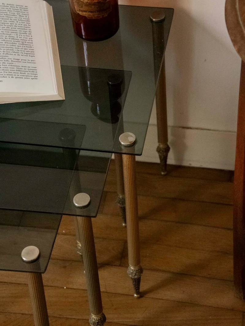 Barbara, la table gigogne en verre fumé N°194
