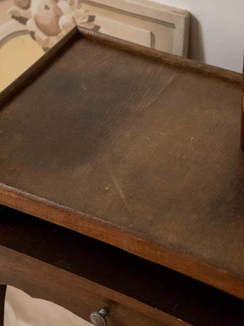 Francine, la table d'appoint aux pieds courbés N°1536