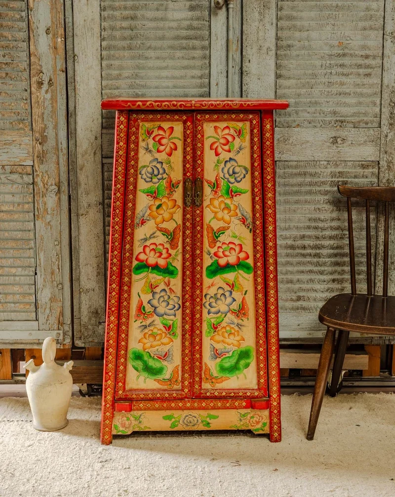 Blandine, la petite armoire asiatique en bois N°492