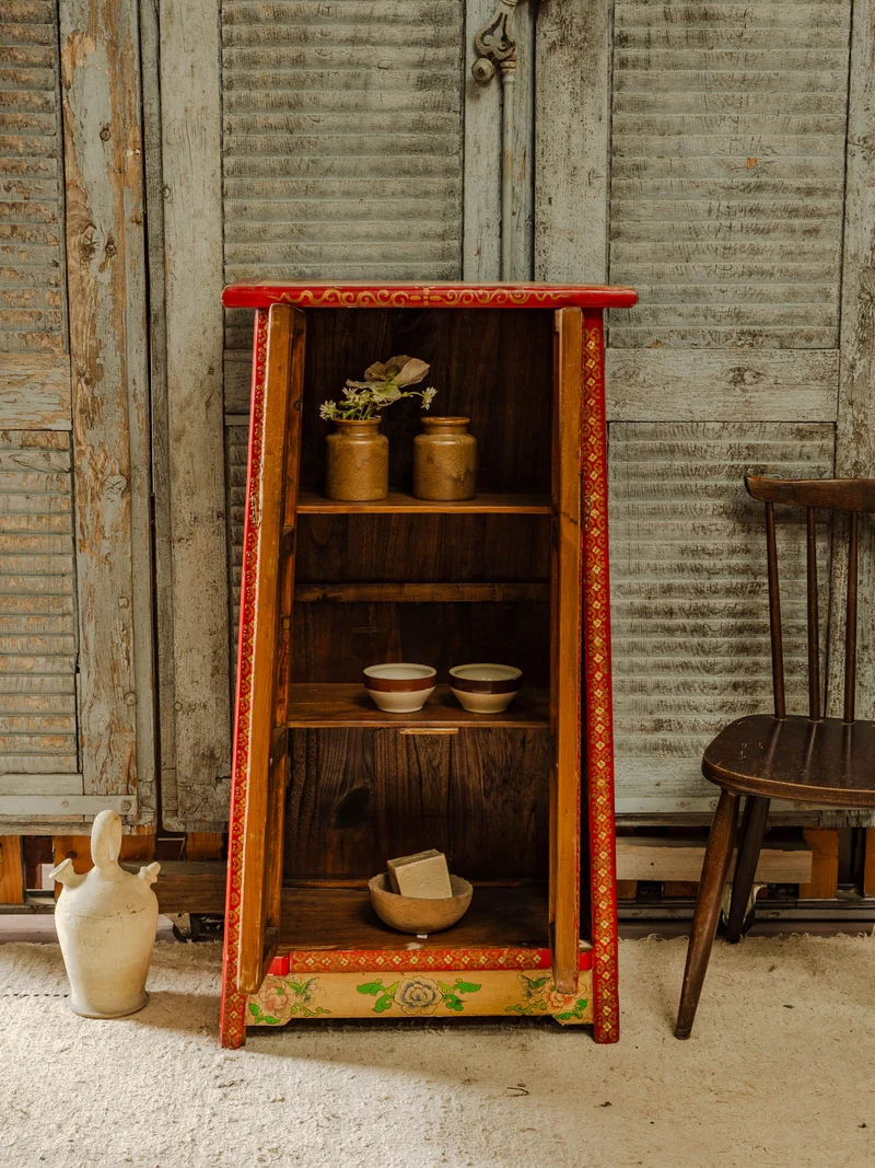 Blandine, la petite armoire asiatique en bois N°492