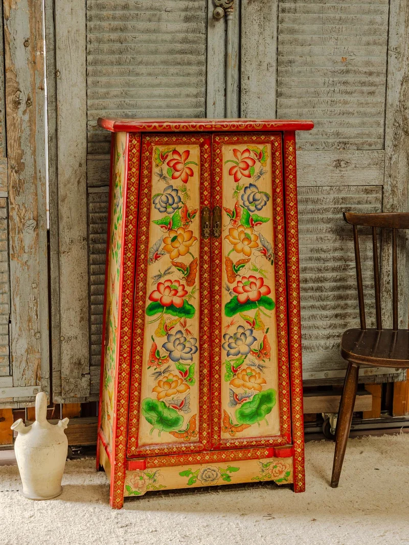 Blandine, la petite armoire asiatique en bois N°492