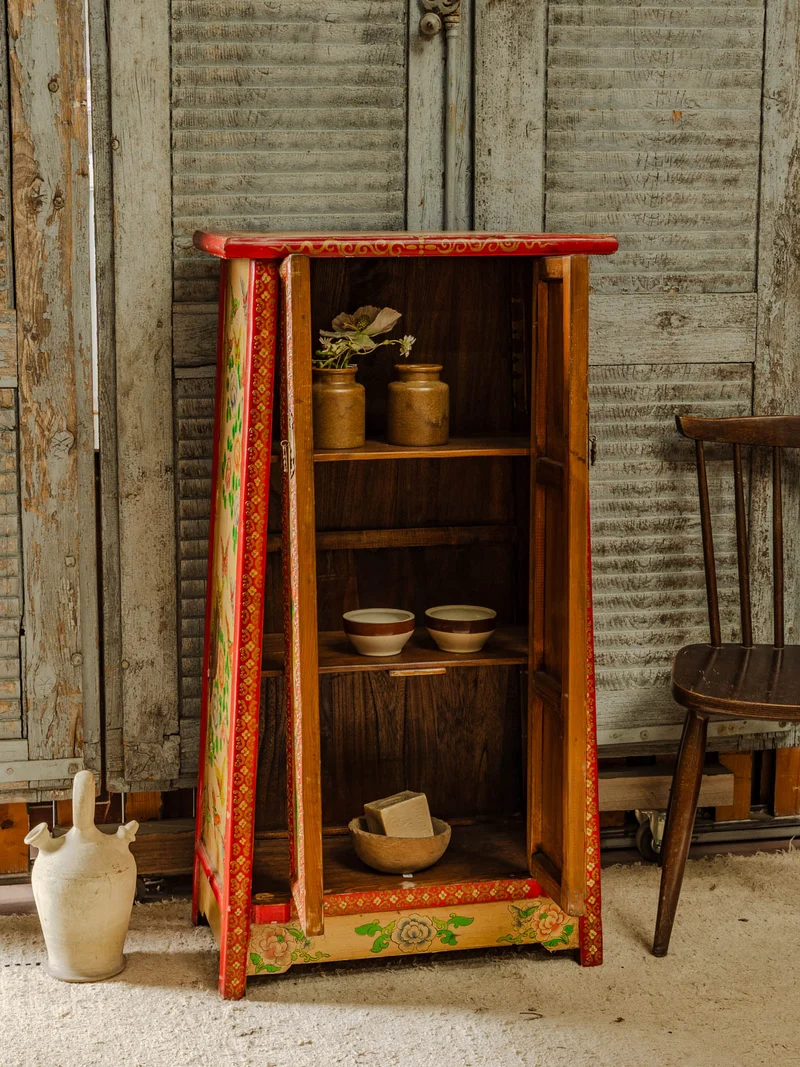 Blandine, la petite armoire asiatique en bois N°492