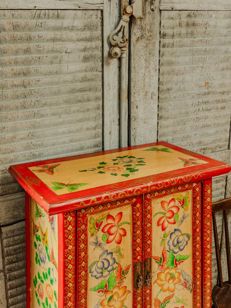 Blandine, la petite armoire asiatique en bois N°492