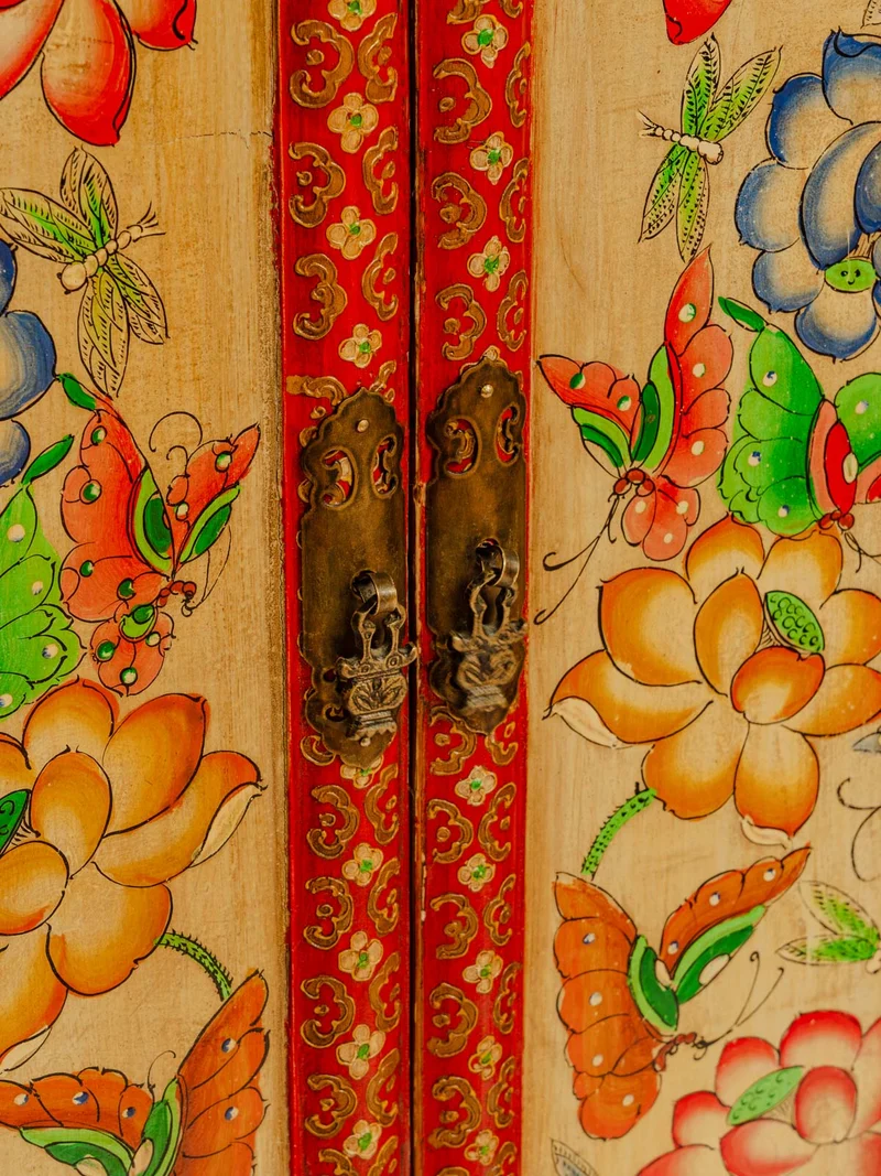 Blandine, la petite armoire asiatique en bois N°492