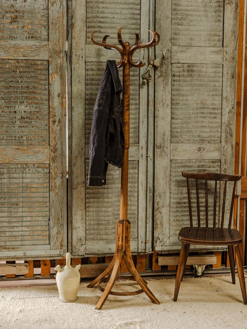Max, le porte-manteau en bois N°458