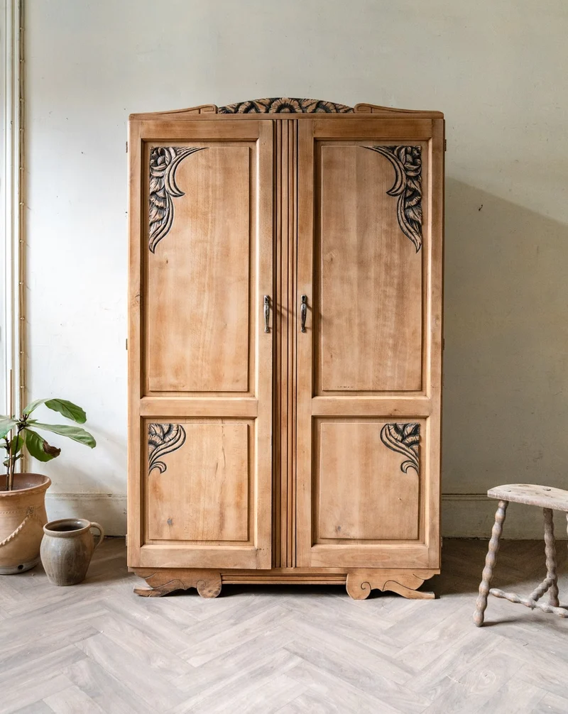 Blandine, l'armoire en bois sculpté style Art déco N°498