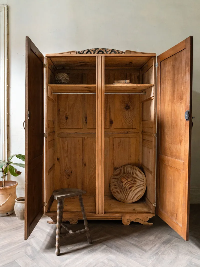 Blandine, l'armoire en bois sculpté style Art déco N°498