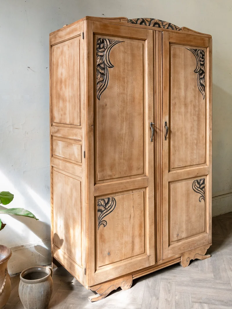 Blandine, l'armoire en bois sculpté style Art déco N°498