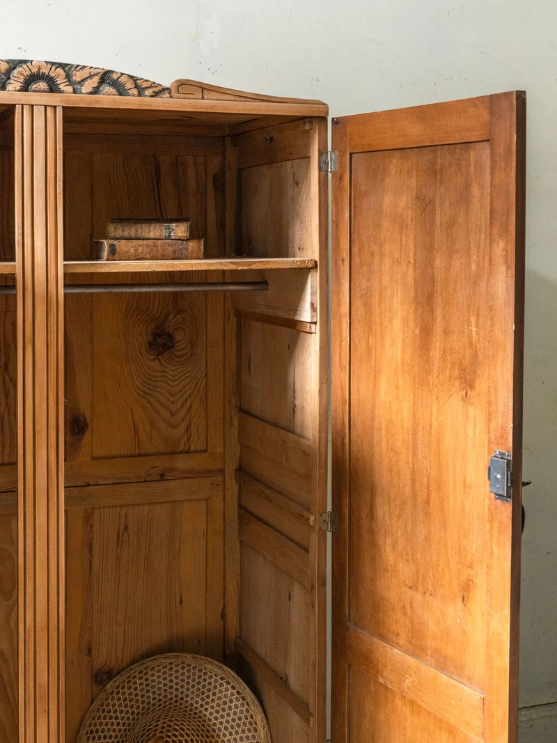 Blandine, l'armoire en bois sculpté style Art déco N°498