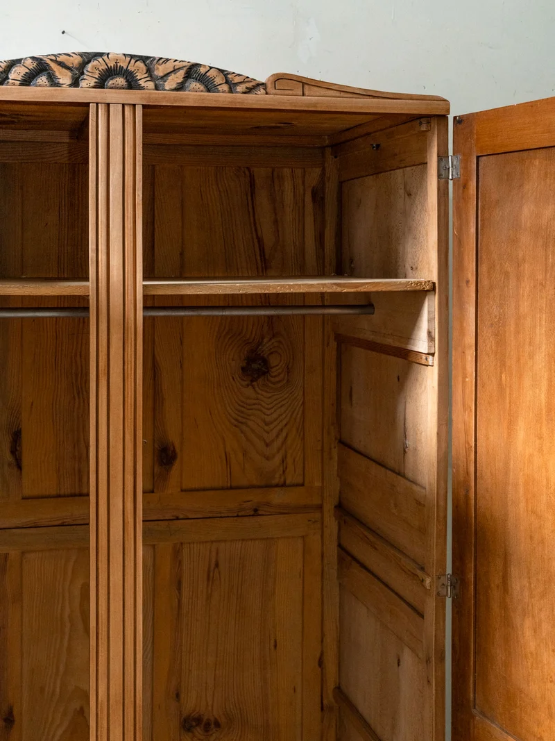 Blandine, l'armoire en bois sculpté style Art déco N°498