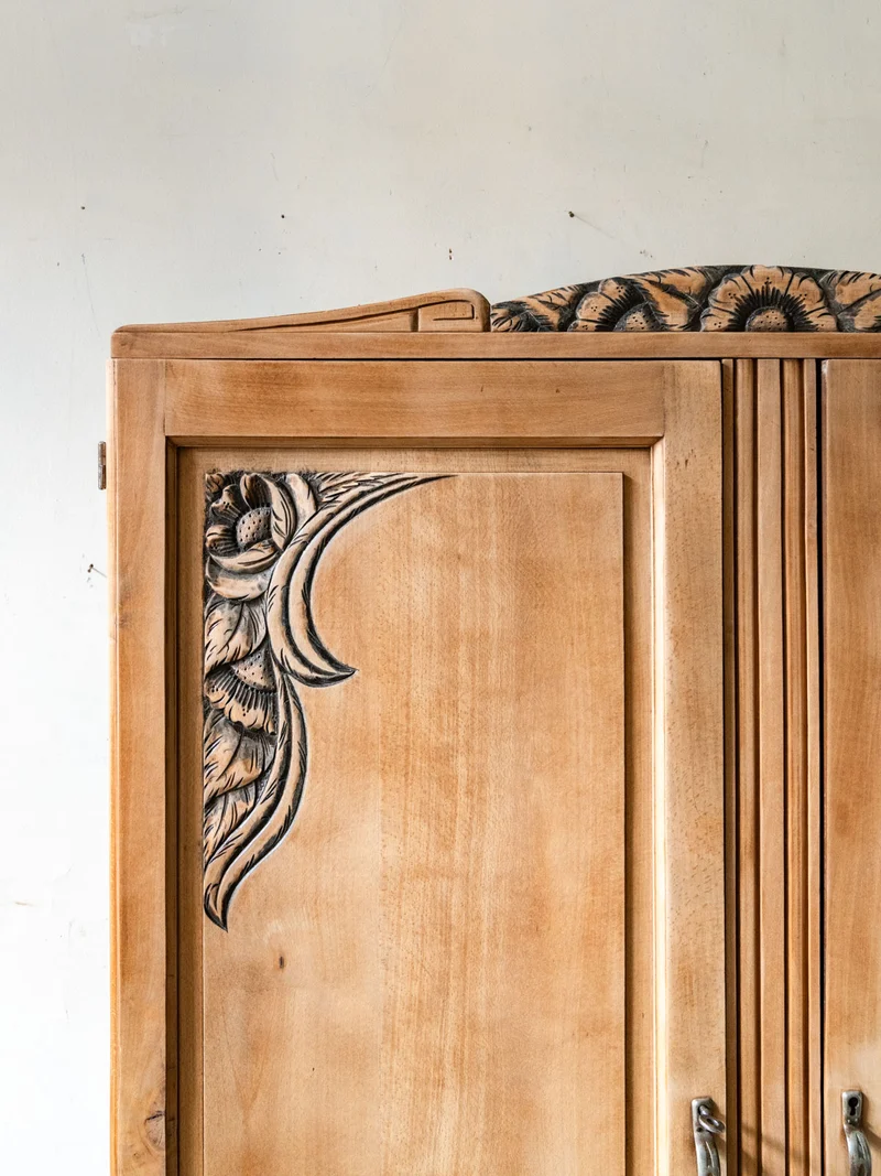 Blandine, l'armoire en bois sculpté style Art déco N°498