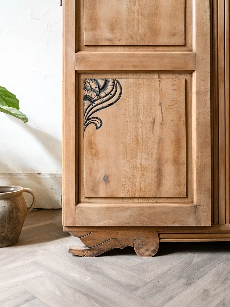 Blandine, l'armoire en bois sculpté style Art déco N°498
