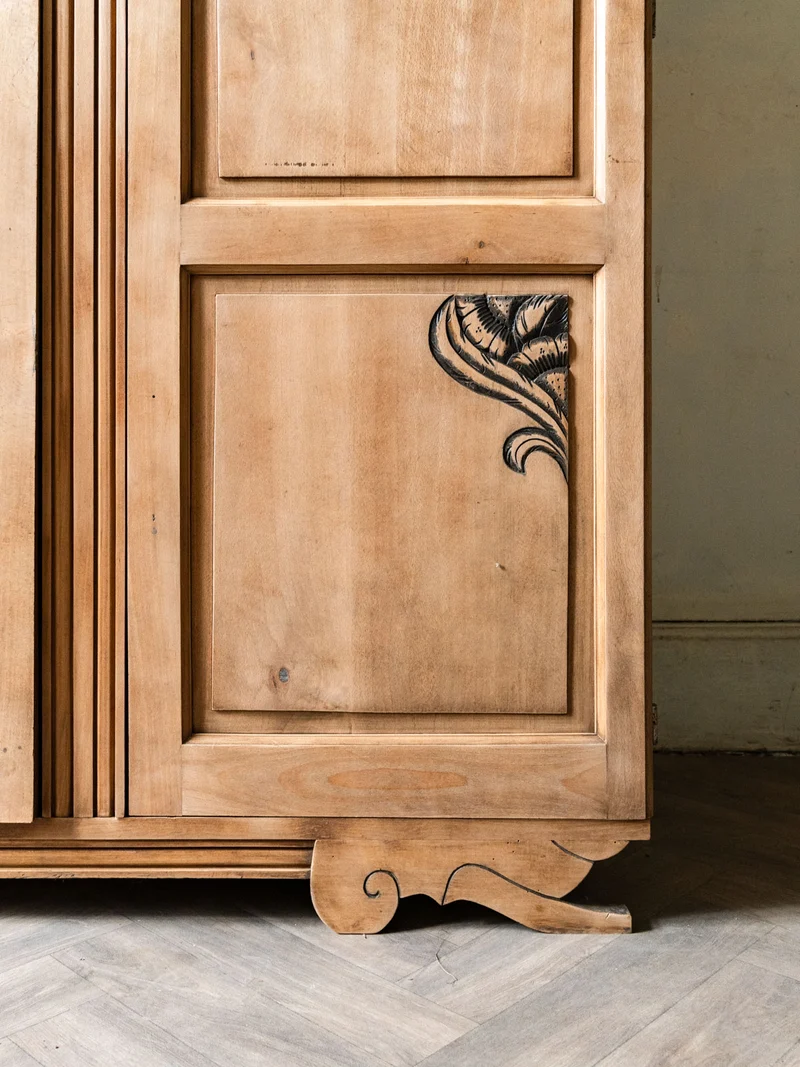 Blandine, l'armoire en bois sculpté style Art déco N°498
