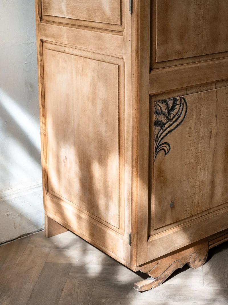 Blandine, l'armoire en bois sculpté style Art déco N°498