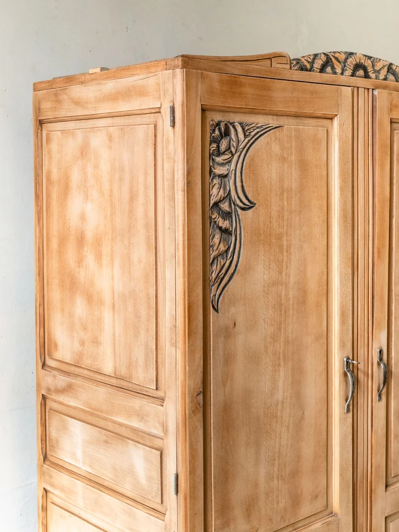 Blandine, l'armoire en bois sculpté style Art déco N°498