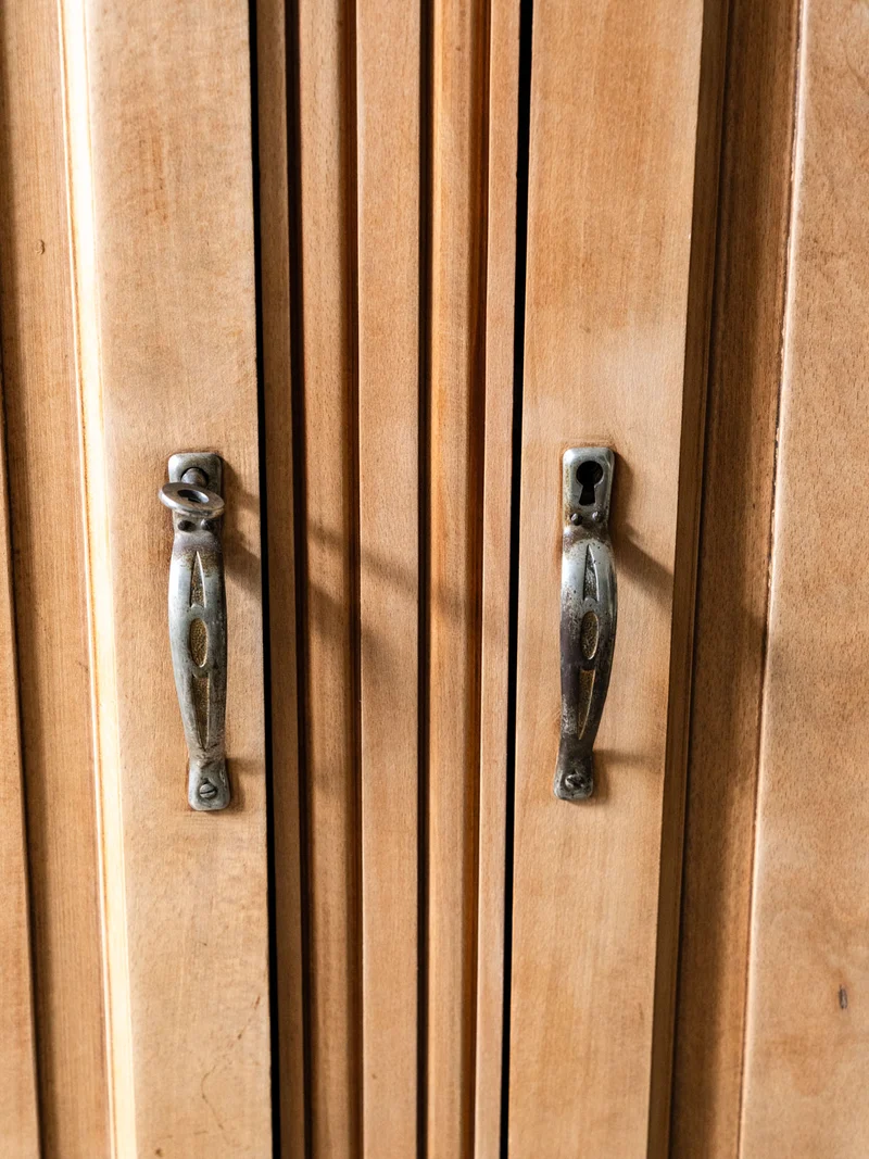 Blandine, l'armoire en bois sculpté style Art déco N°498