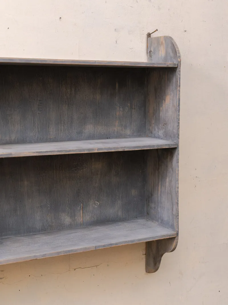 Gaëlle, l'étagère murale en bois patiné gris N°1529