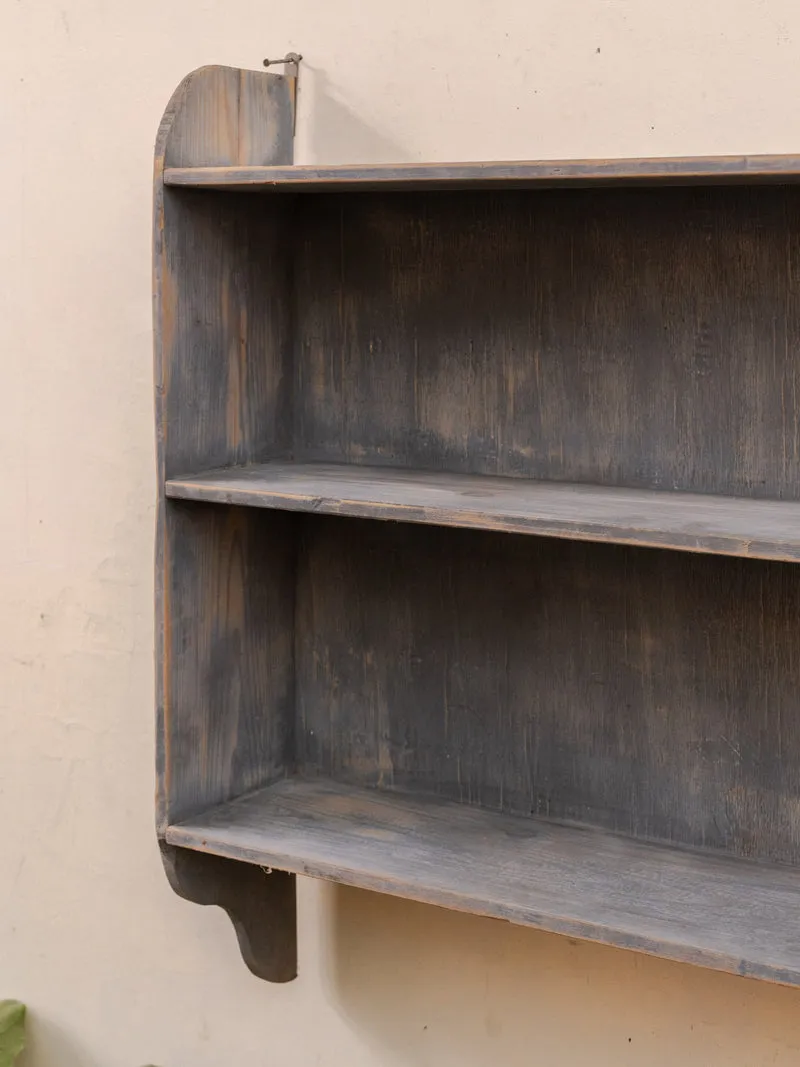 Gaëlle, l'étagère murale en bois patiné gris N°1529