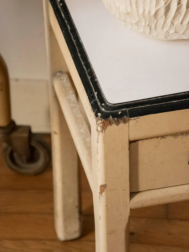 Hanna, la table d'appoint en formica beige N°1530