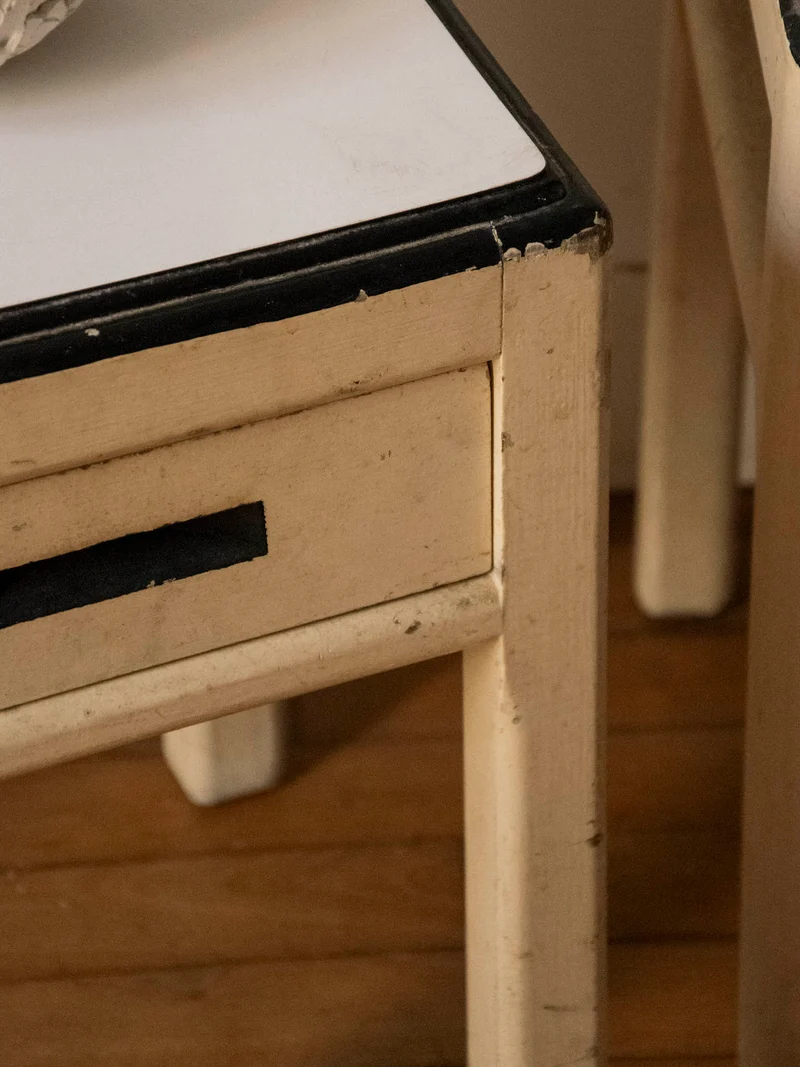 Hanna, la table d'appoint en formica beige N°1530