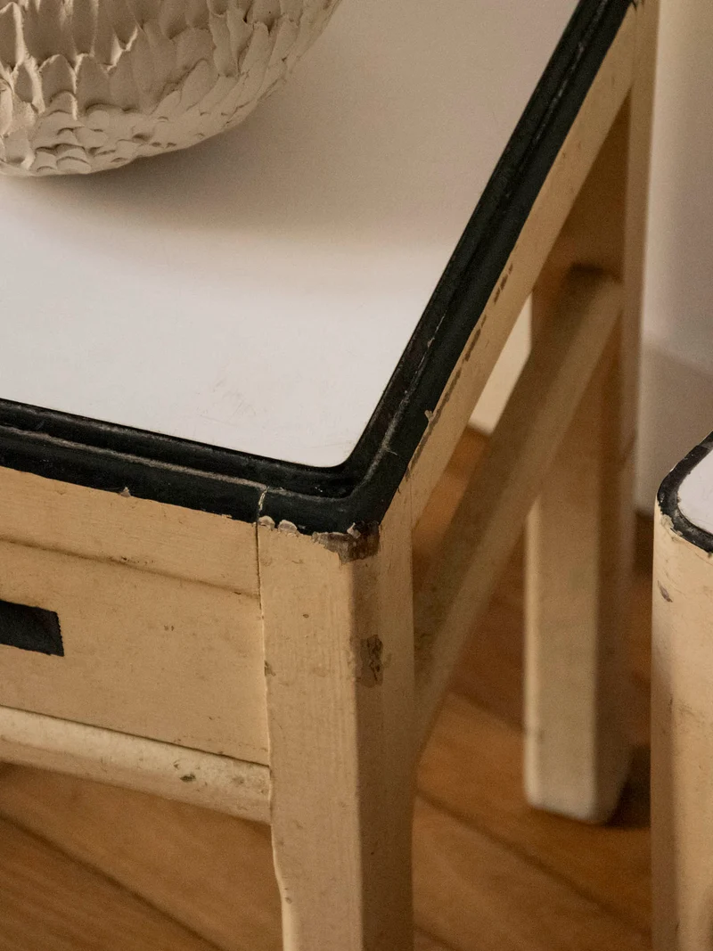 Hanna, la table d'appoint en formica beige N°1530