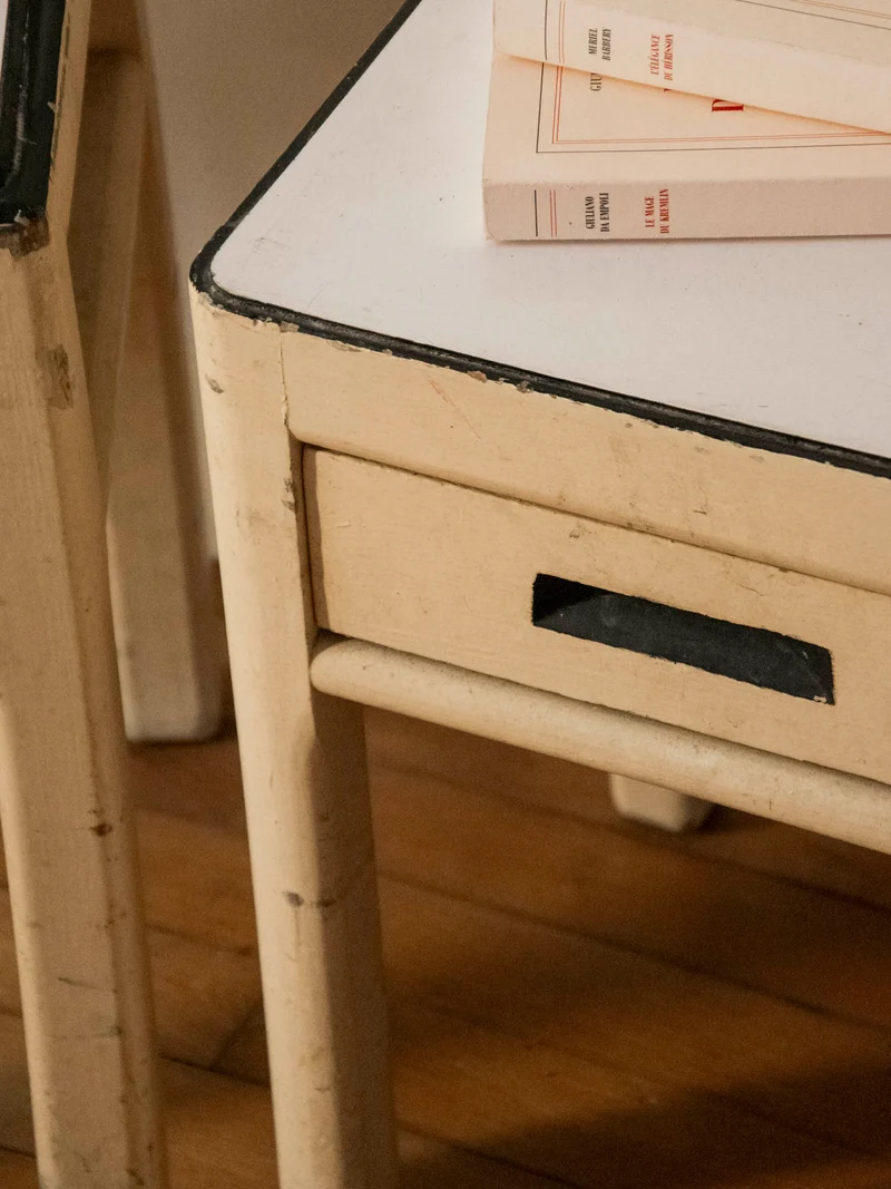 Hanna, la table d'appoint en formica beige N°1531