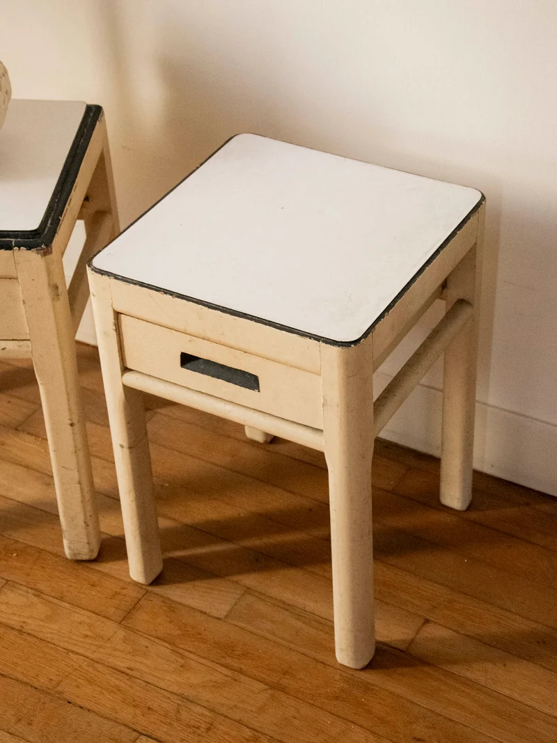 Hanna, la table d'appoint en formica beige N°1531
