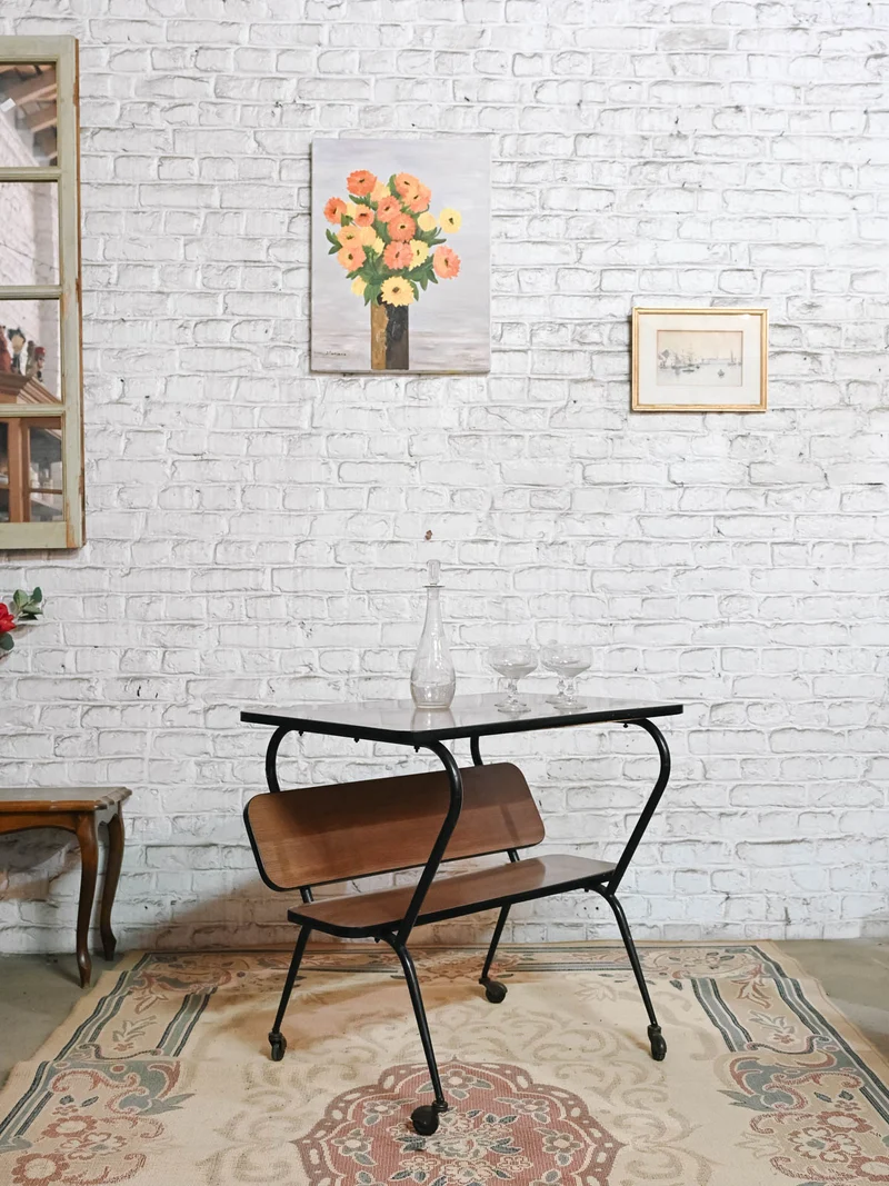 Anouk, la desserte vintage en formica N°387