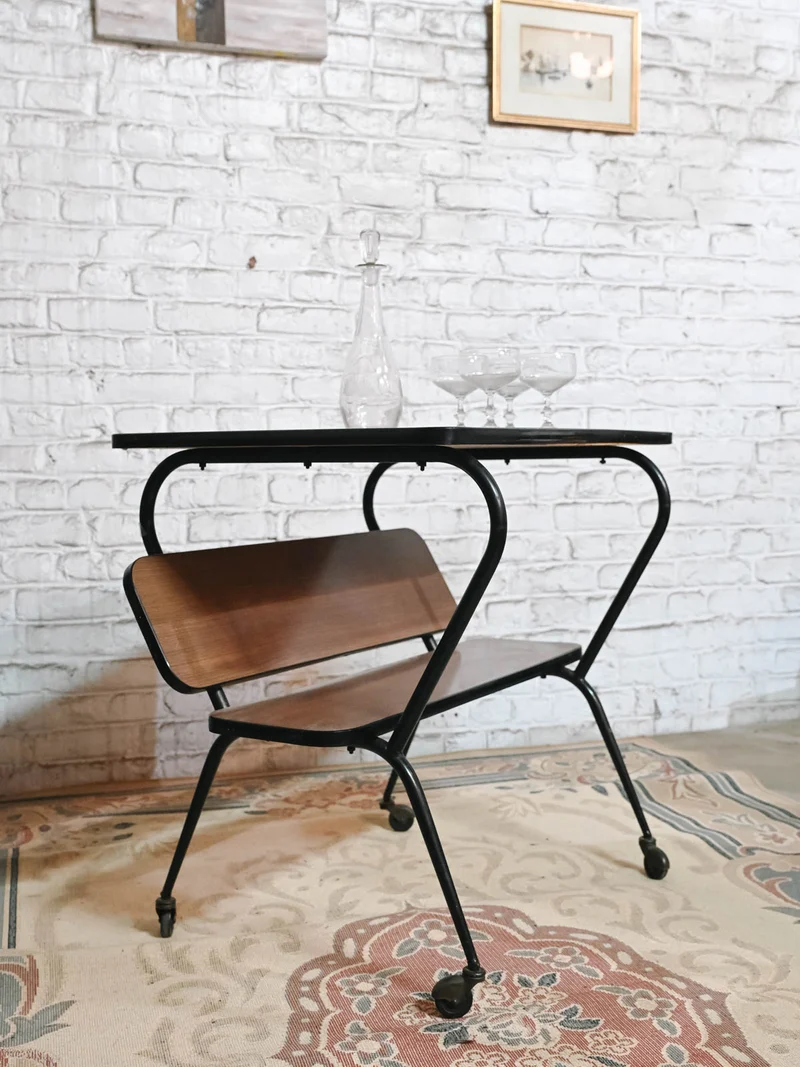 Anouk, la desserte vintage en formica N°387
