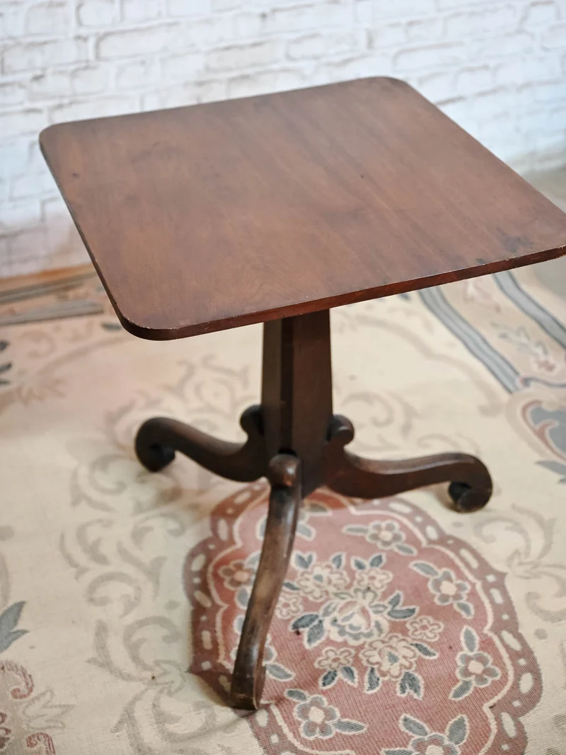 Francine, la table d'appoint pliable N°1524