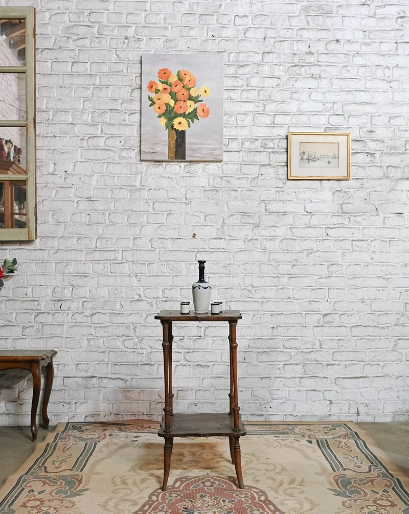 Francine, la table d'appoint en bois gravé N°1523