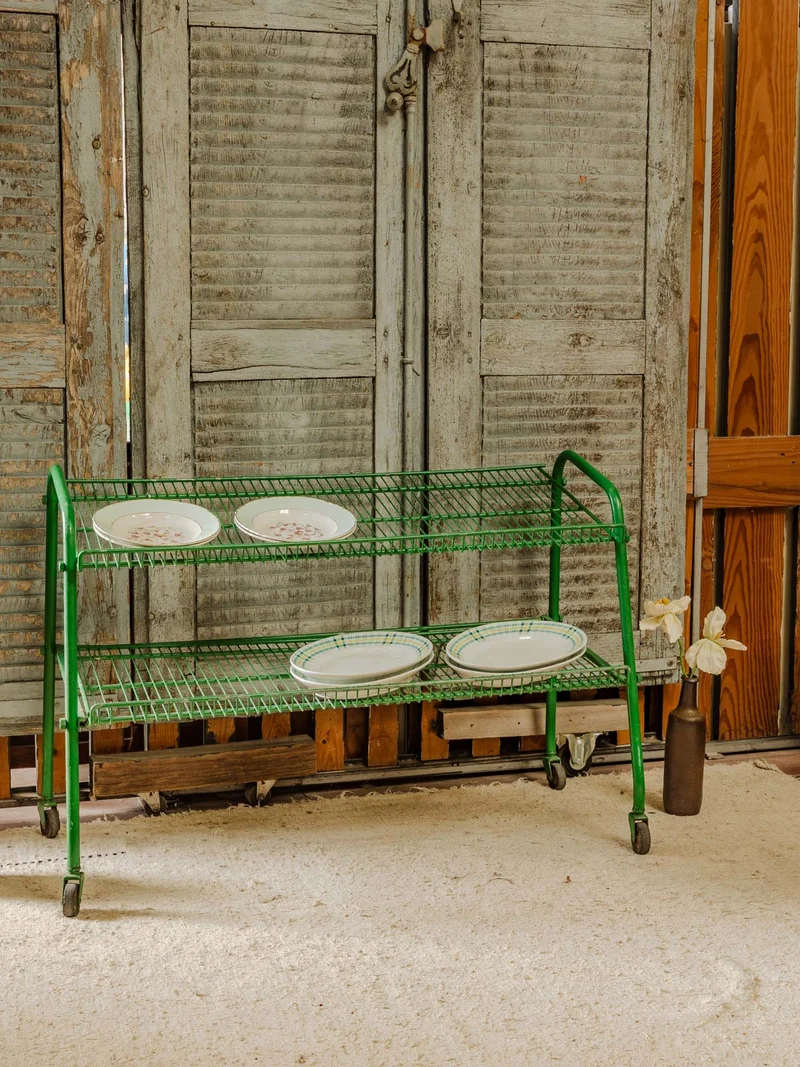 Anouk, la grande desserte en métal vert N°384