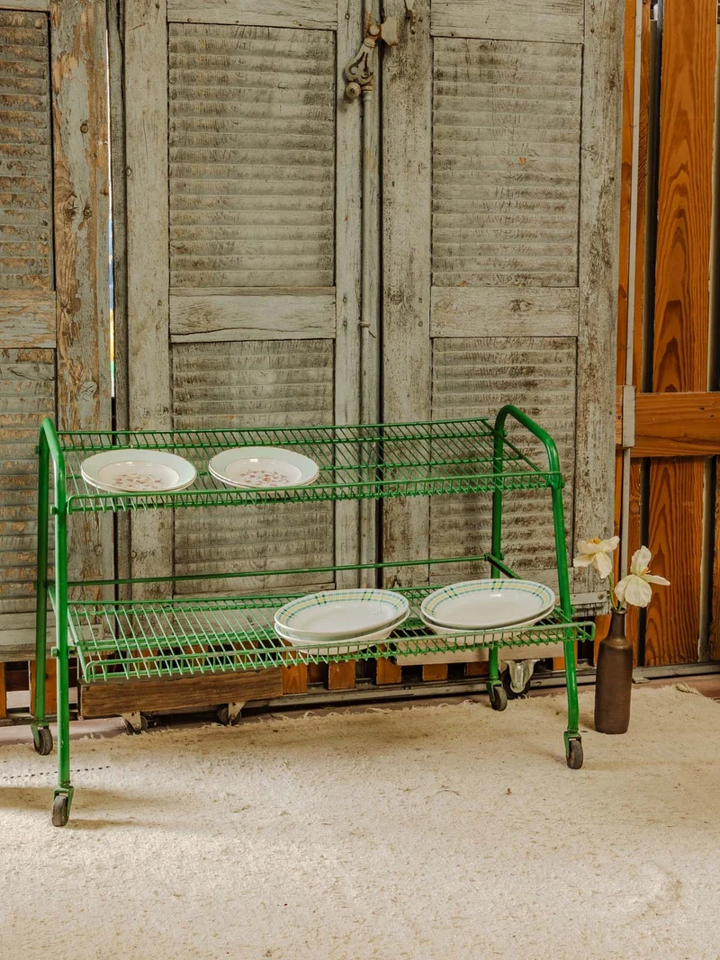 Anouk, la grande desserte en métal vert N°384