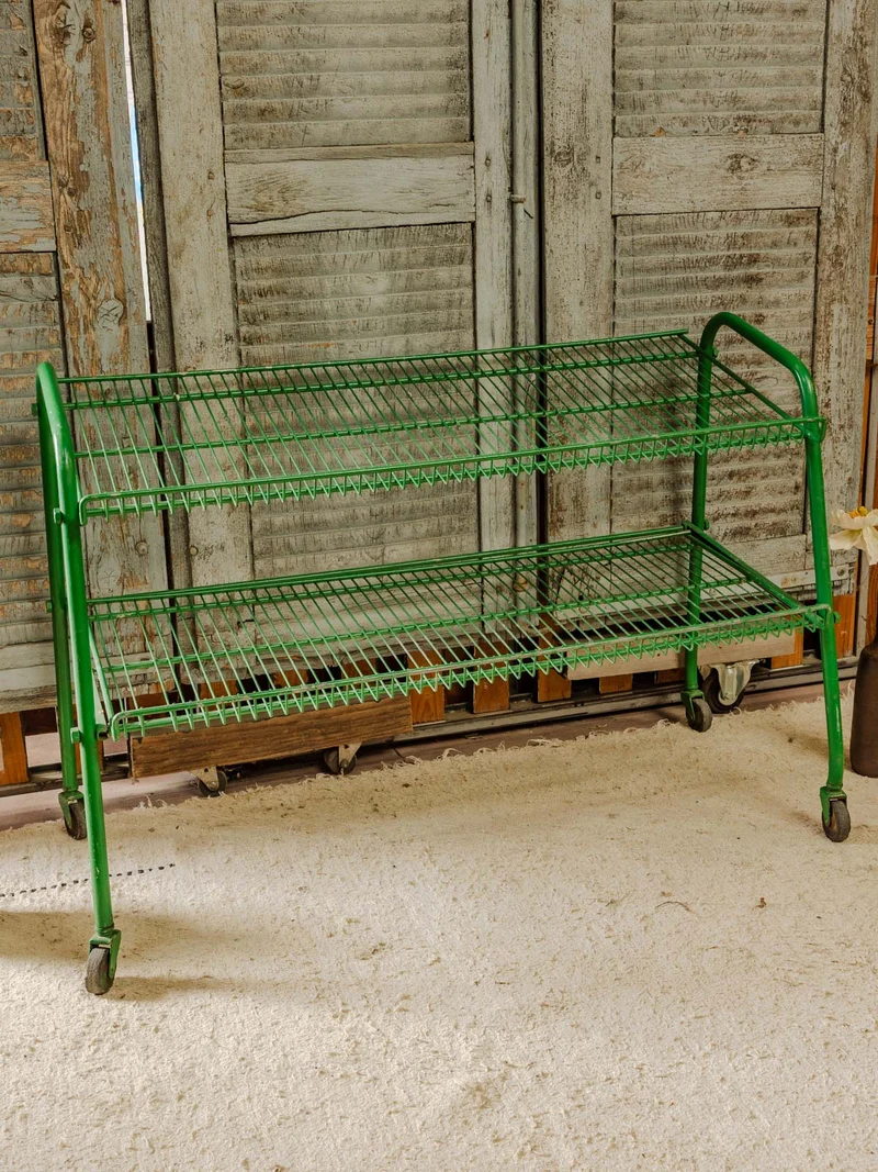 Anouk, la grande desserte en métal vert N°384
