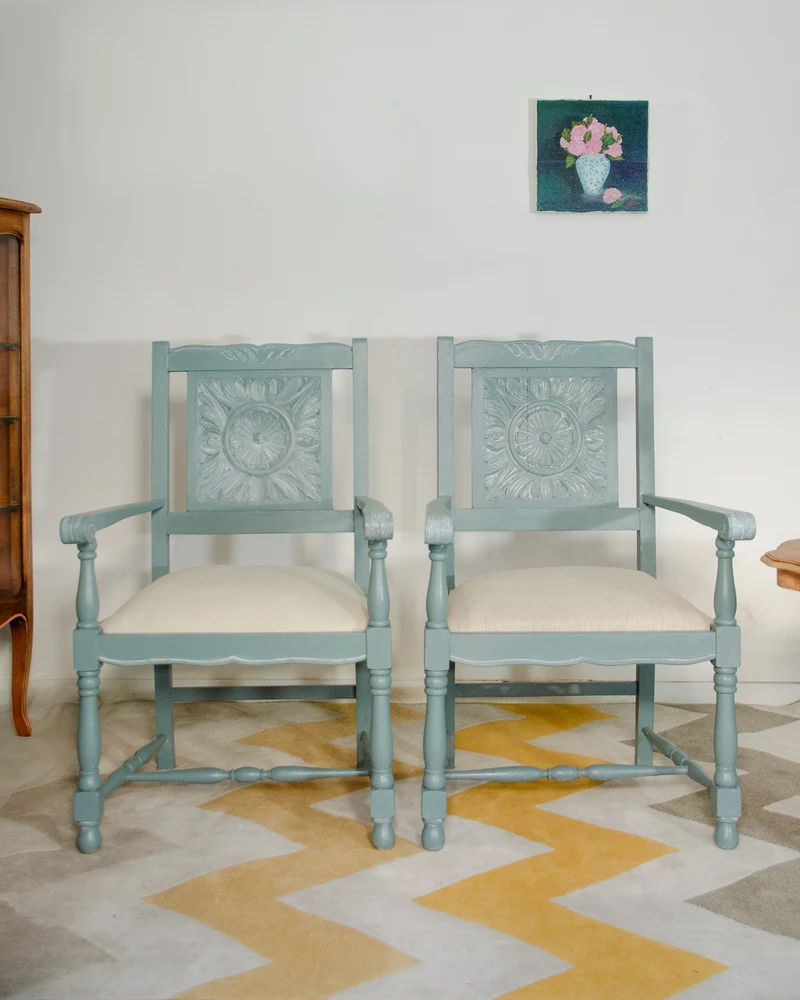 Ernest, la paire de fauteuils en bois N°1569