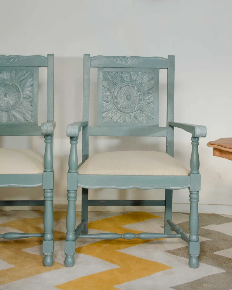 Ernest, la paire de fauteuils en bois N°1569