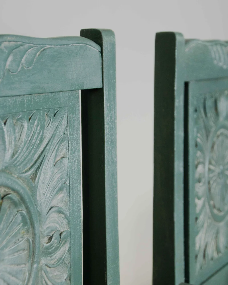 Ernest, la paire de fauteuils en bois N°1569