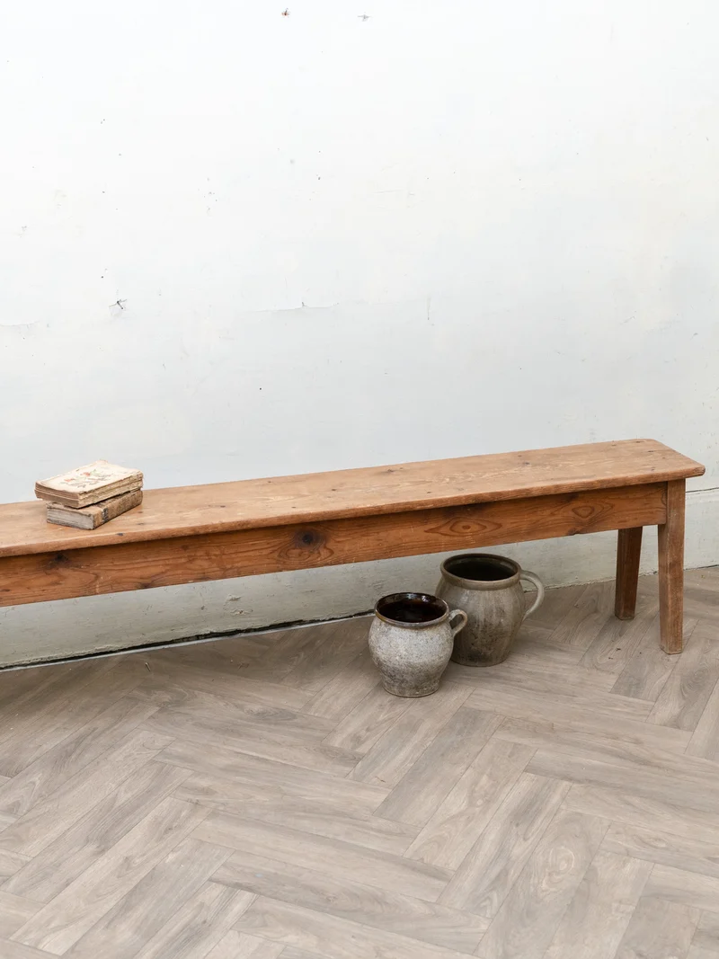 Antoine, le long banc en bois N°504