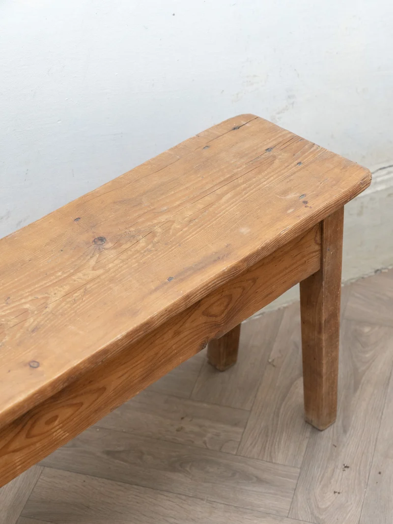 Antoine, le long banc en bois N°504