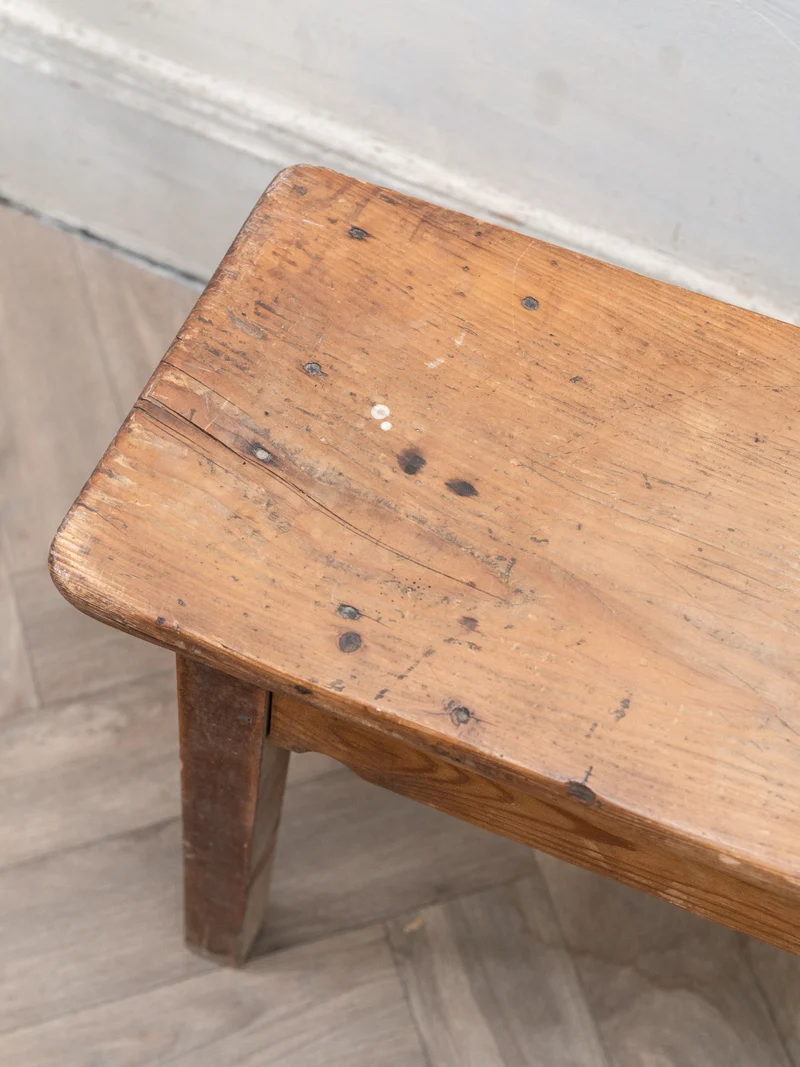 Antoine, le long banc en bois N°504