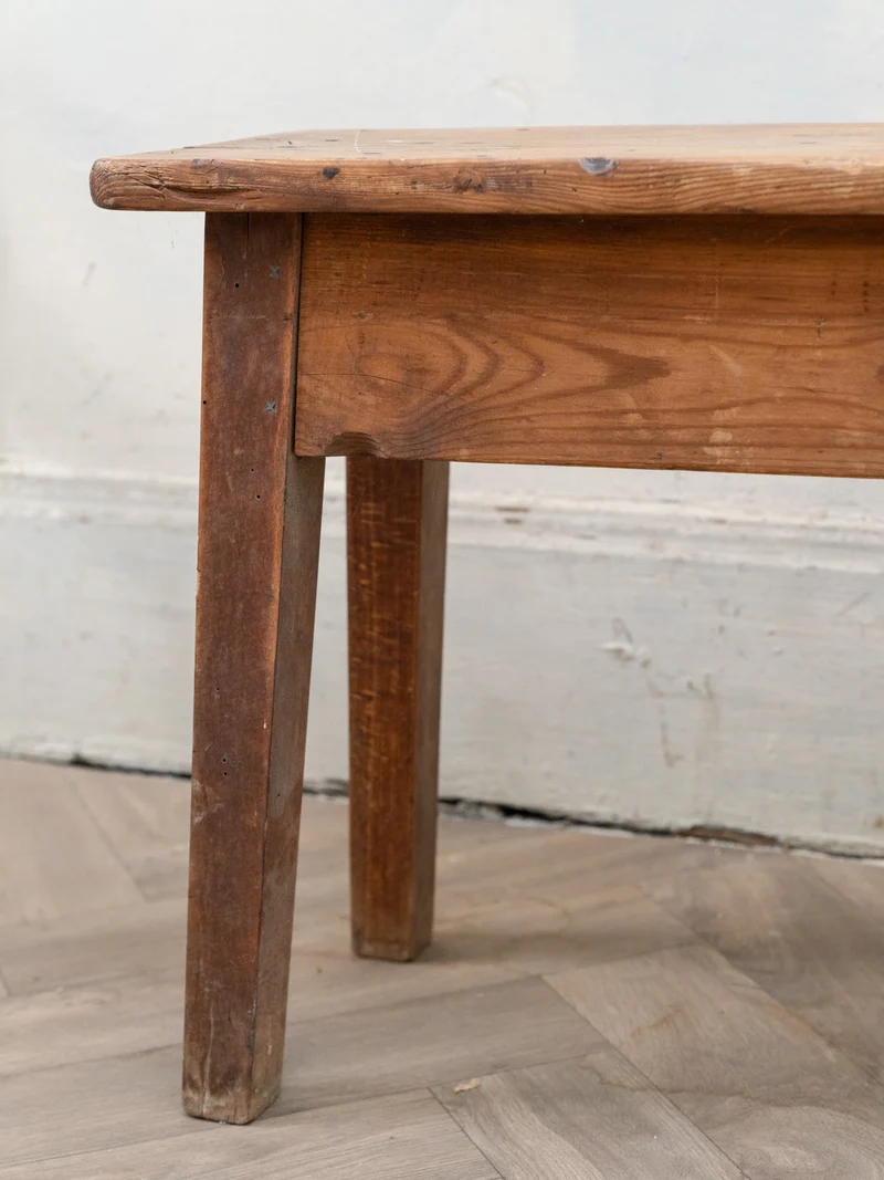 Antoine, le long banc en bois N°504