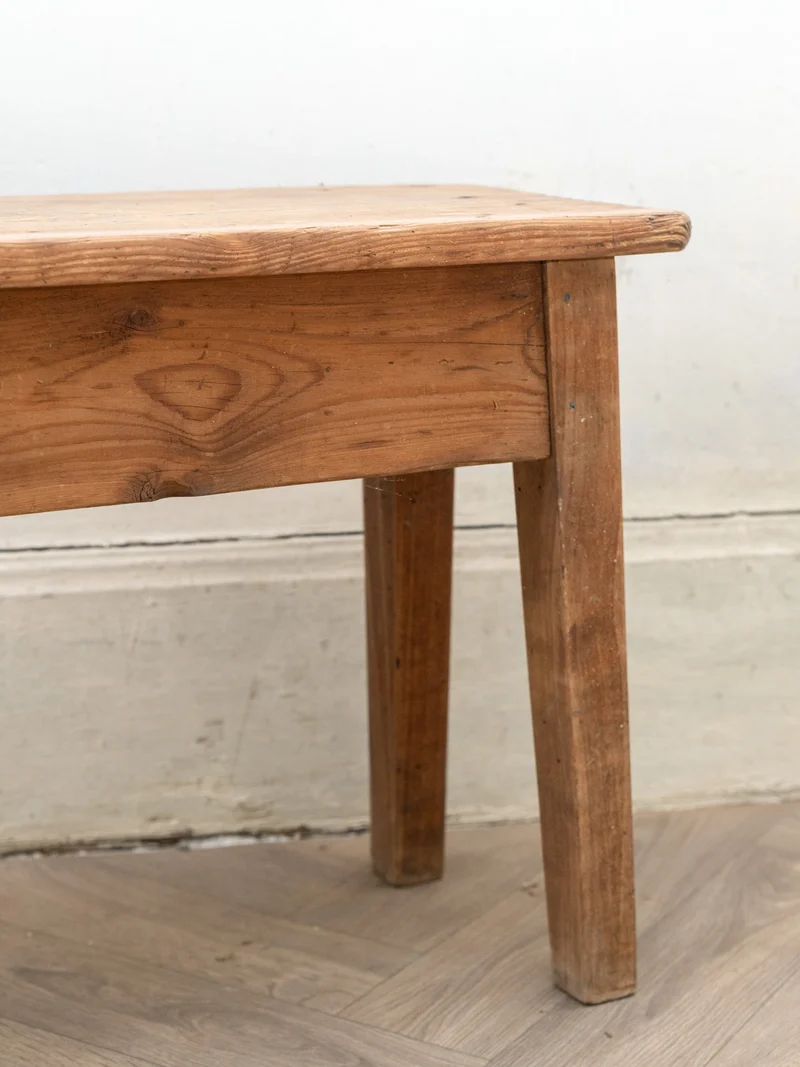 Antoine, le long banc en bois N°504