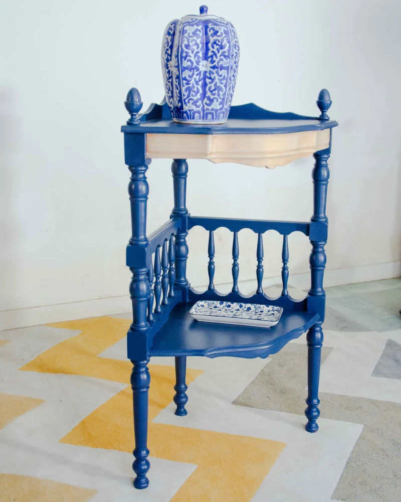 Francine, la table d'appoint en bois N°1531